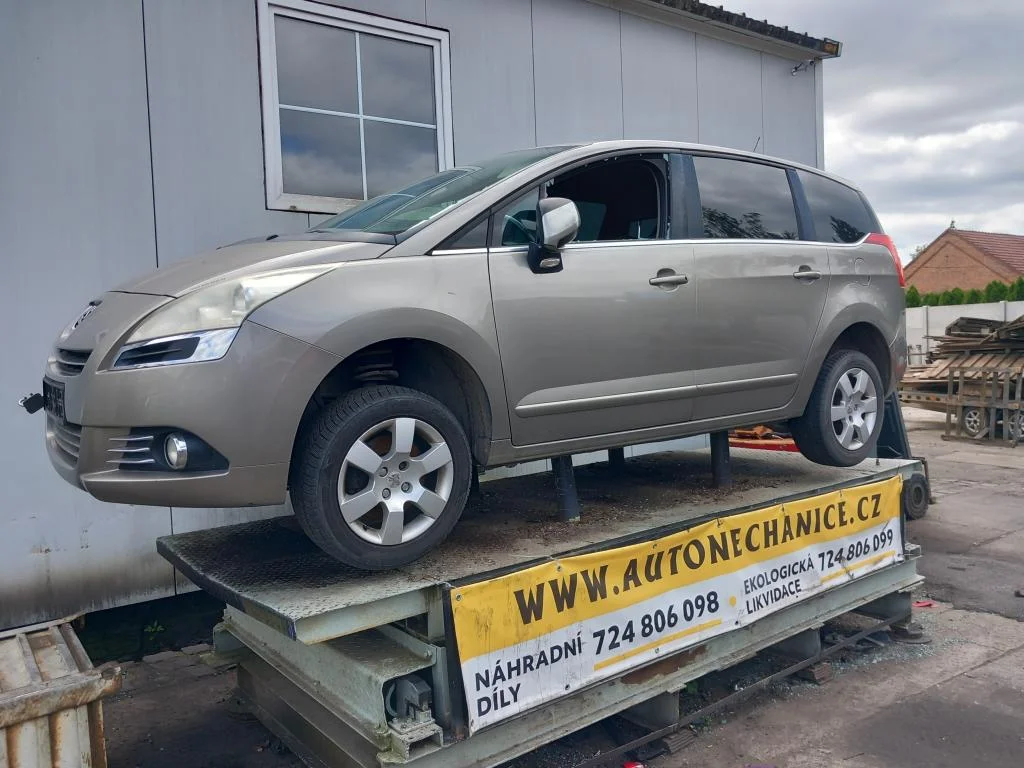 Peugeot 5008 2.0 Hdi RHE 110kW, 2010