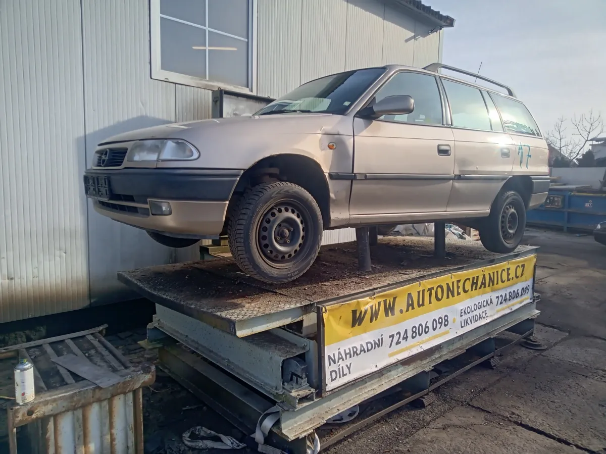Opel Astra X16SZR, 2001